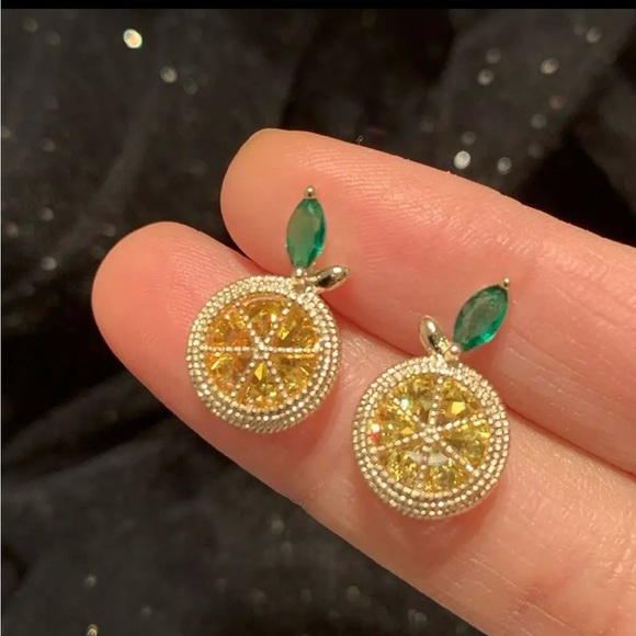 Pair of Lemon Slice Shiny Stud Earrings Citrus - Picture 4 of 5